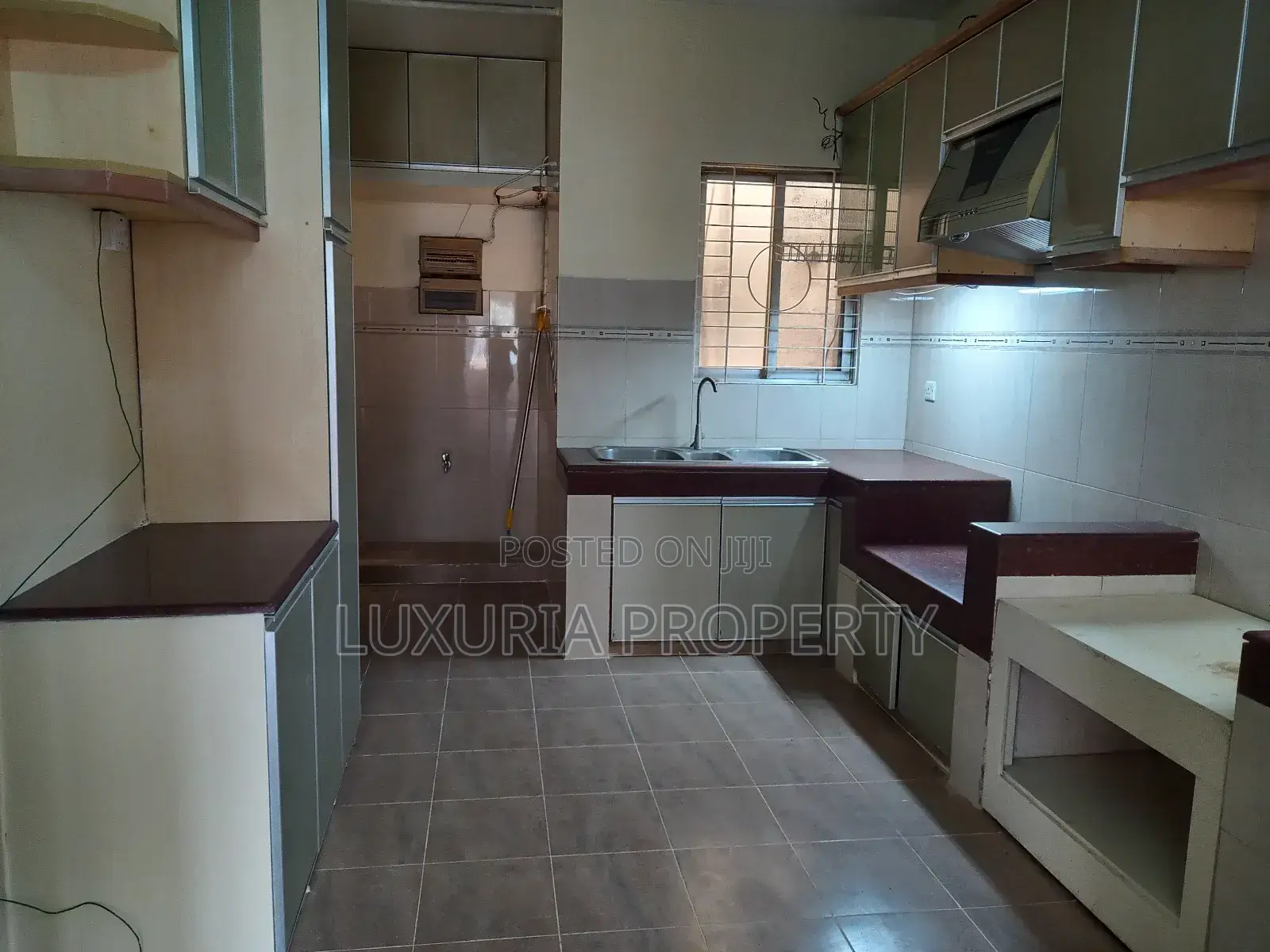3bdrm Apartment in Semi-Furnished for rent