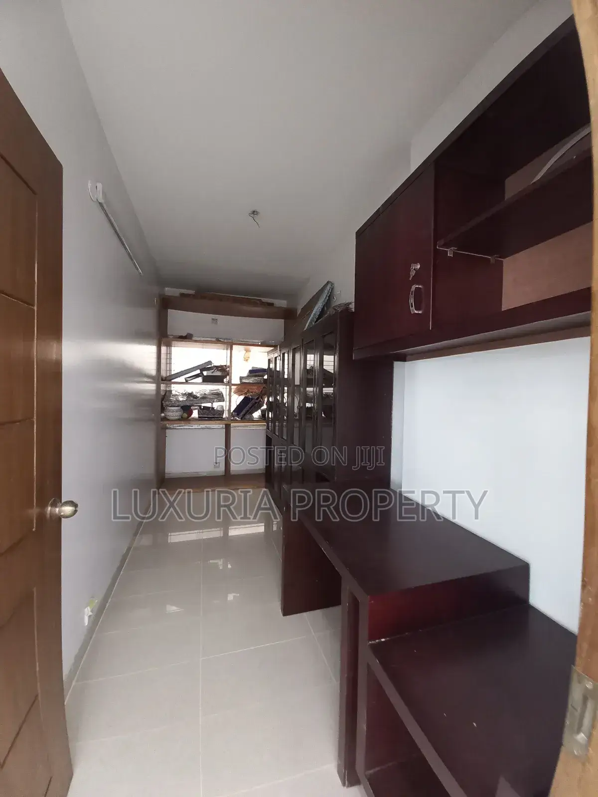 3bdrm Apartment in Semi-Furnished for rent