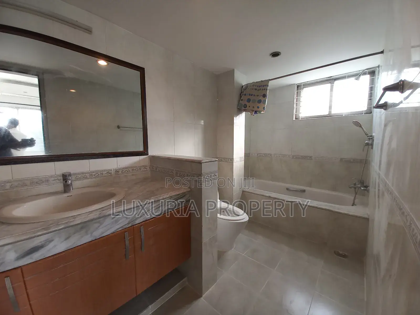 3bdrm Apartment in Semi-Furnished for rent