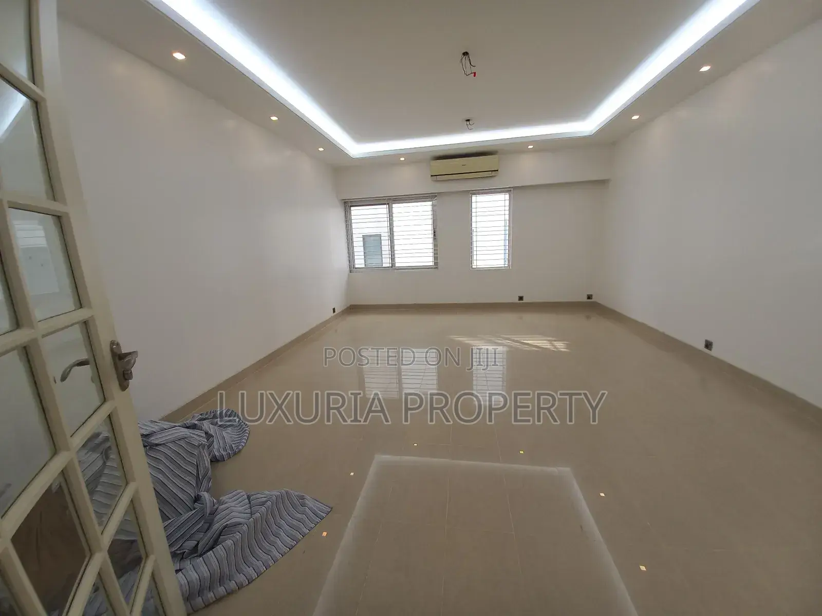 3bdrm Apartment in Semi-Furnished for rent