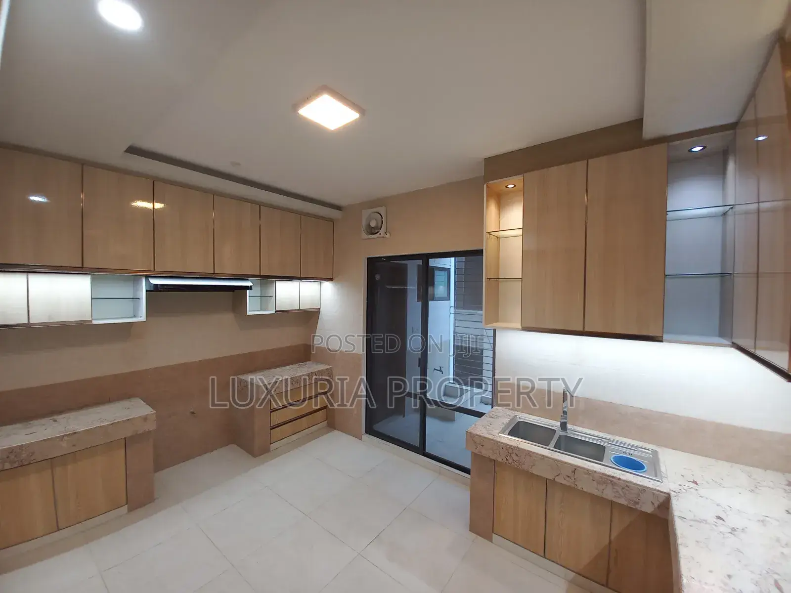 3bdrm Apartment in Unfurnished for rent