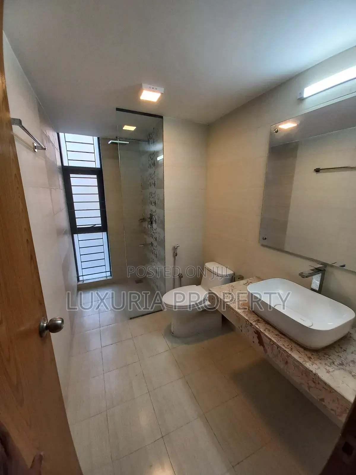 3bdrm Apartment in Unfurnished for rent