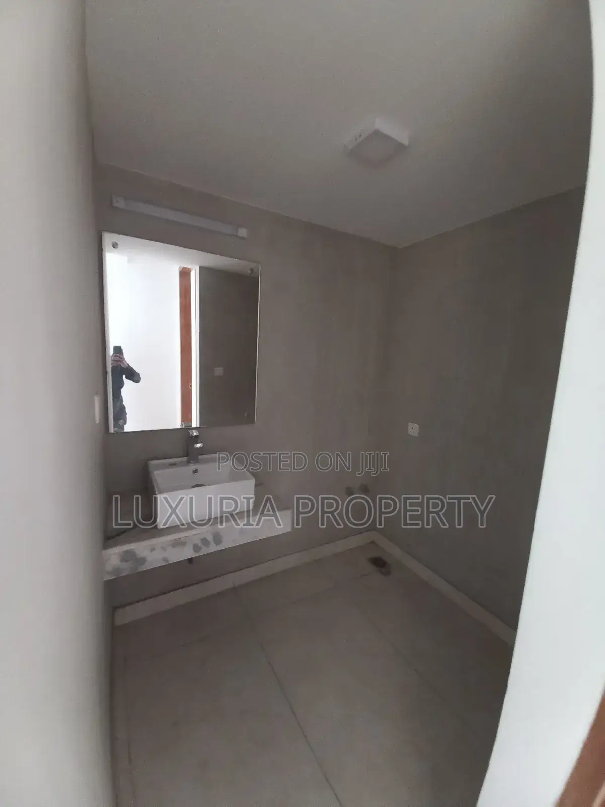 3bdrm Apartment in Unfurnished for rent