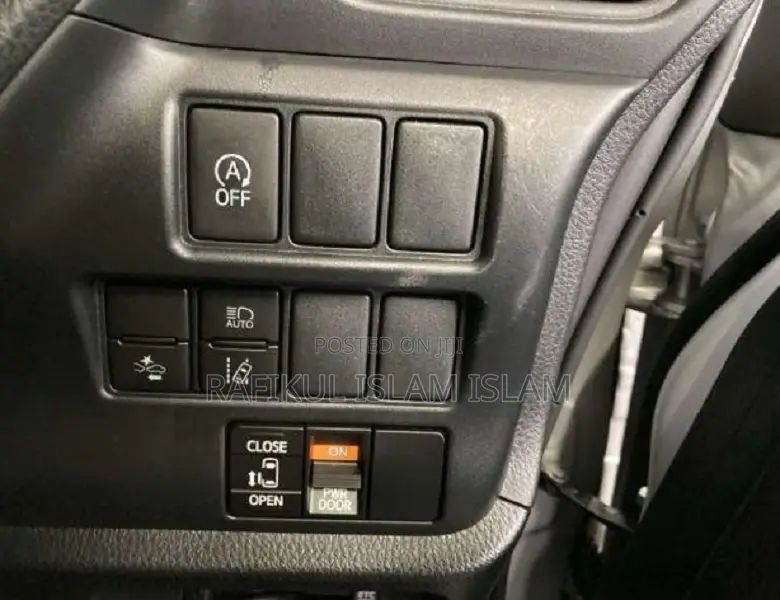 Toyota Noah 2.0 FWD (8 Seater) 2019 Silver