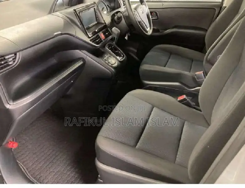 Toyota Noah 2.0 FWD (8 Seater) 2019 Silver