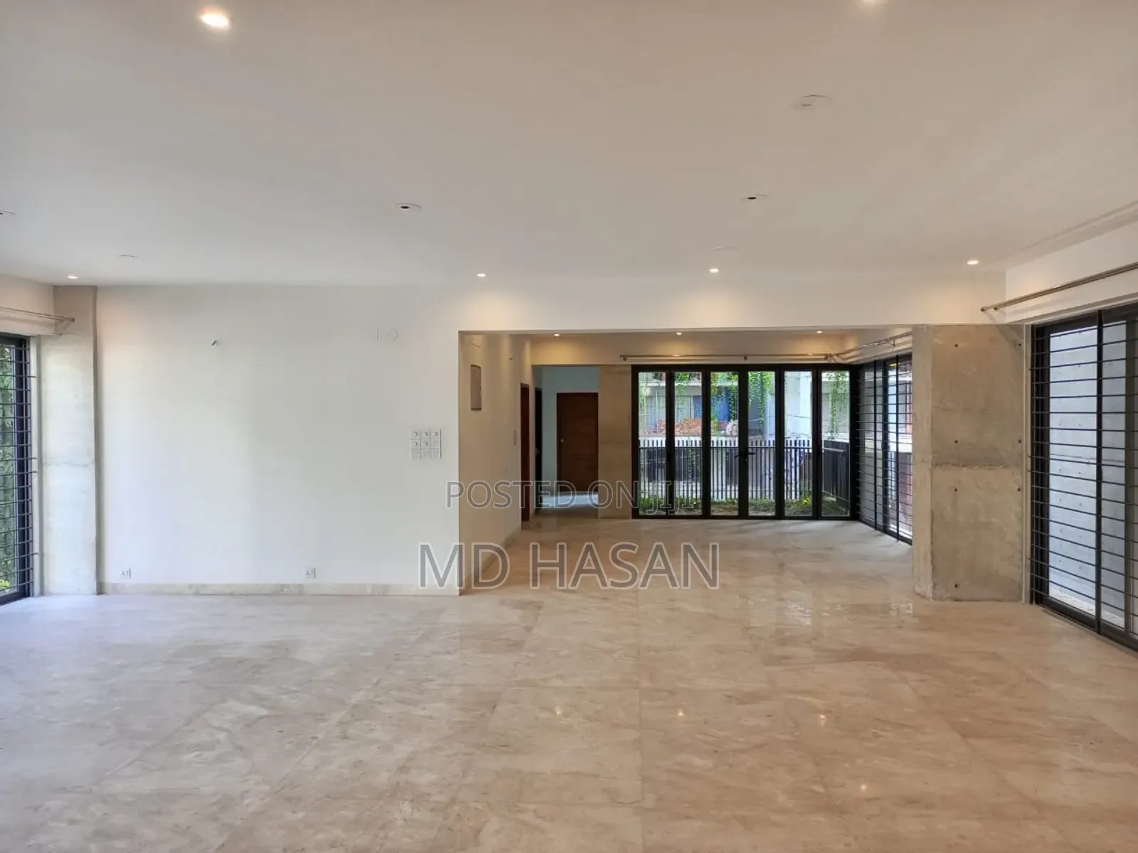 3bdrm Apartment in Semi Furnished Flat for rent