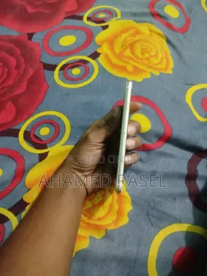 Photo - Apple iPhone 6s 64 GB Gold
