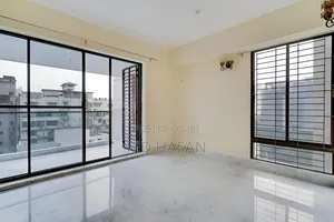 4bdrm Apartment in Semi Furnished for rent
