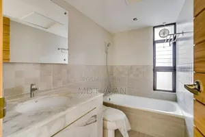 4bdrm Apartment in Semi Furnished for rent