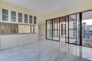 4bdrm Apartment in Semi Furnished for rent