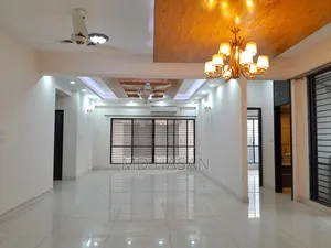 3bdrm Apartment in Semi Furnished for rent