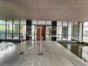 3bdrm Apartment in Gym And Pool Semi for rent