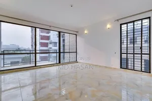 4bdrm Apartment in Semi Furnished for rent