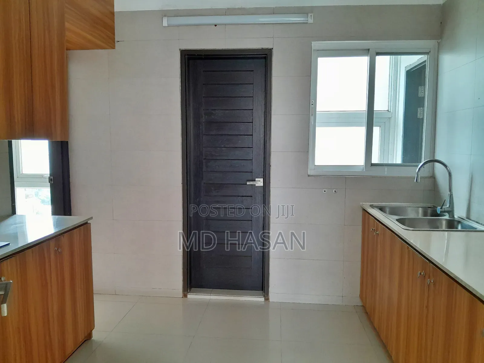 3bdrm Apartment in Semi Furnished Flat for rent