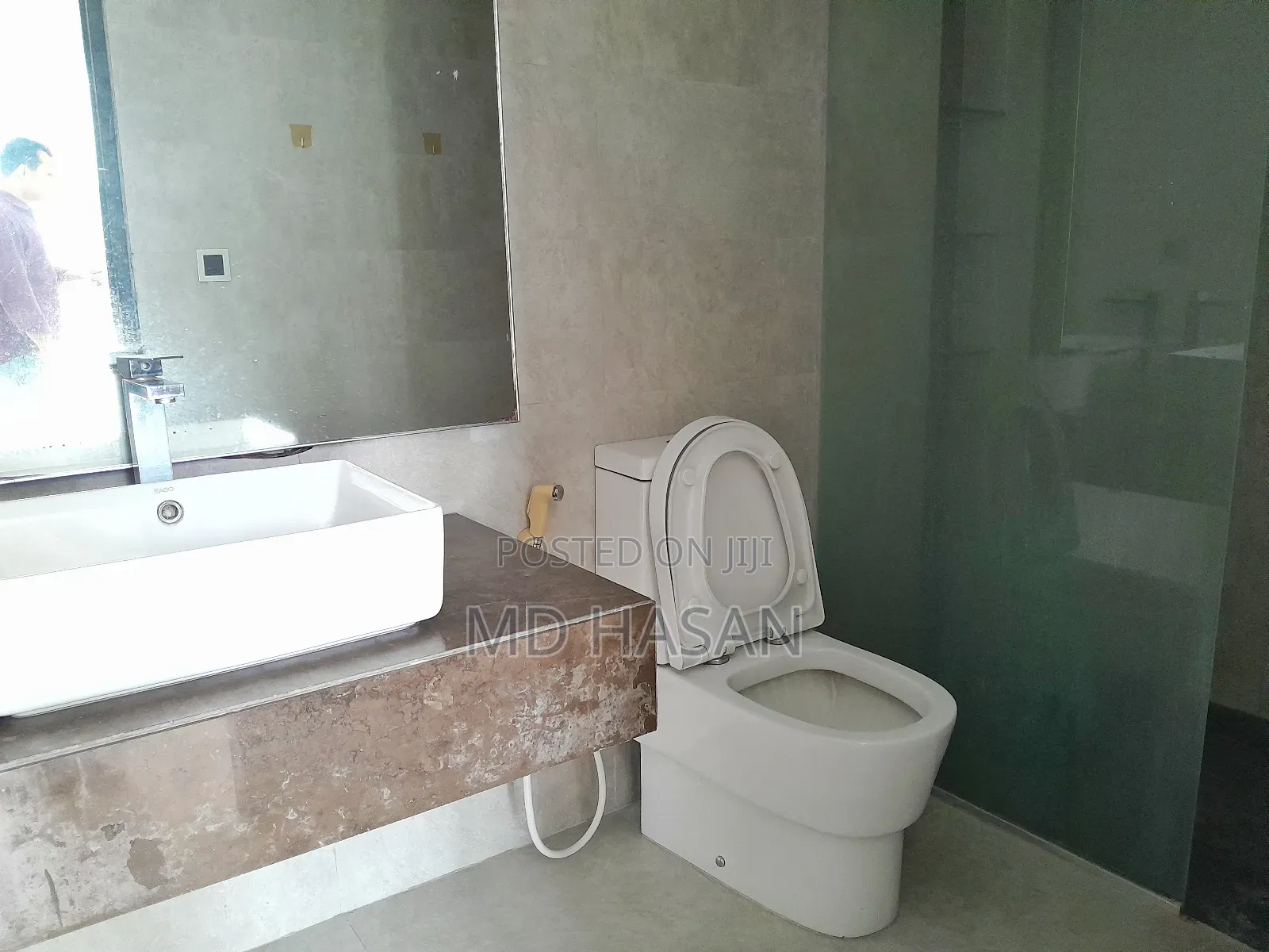 3bdrm Apartment in Semi Furnished Flat for rent
