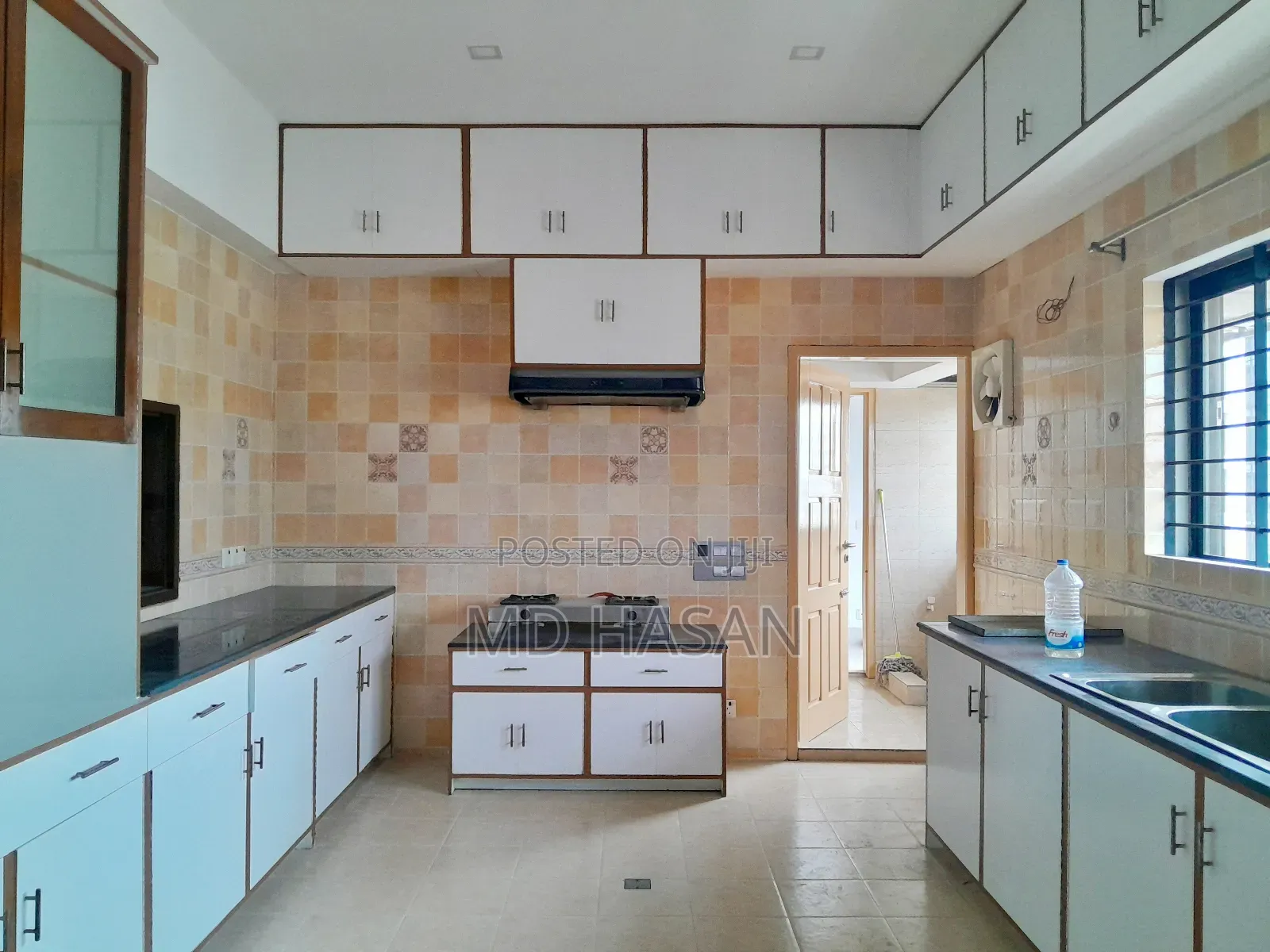 4bdrm Apartment in Semi Furnished Flat for rent