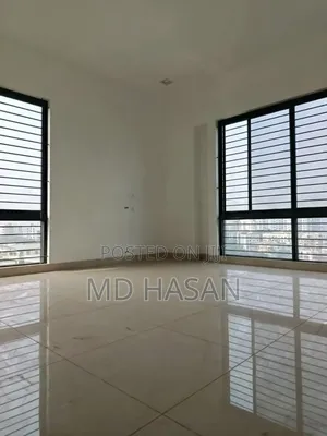 4bdrm Apartment in Semi Furnished for rent