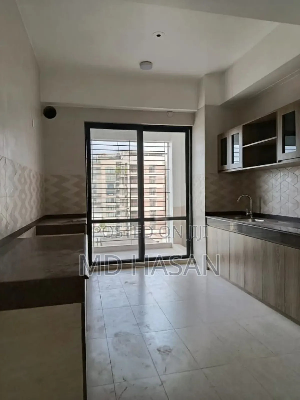4bdrm Apartment in Semi Furnished for rent