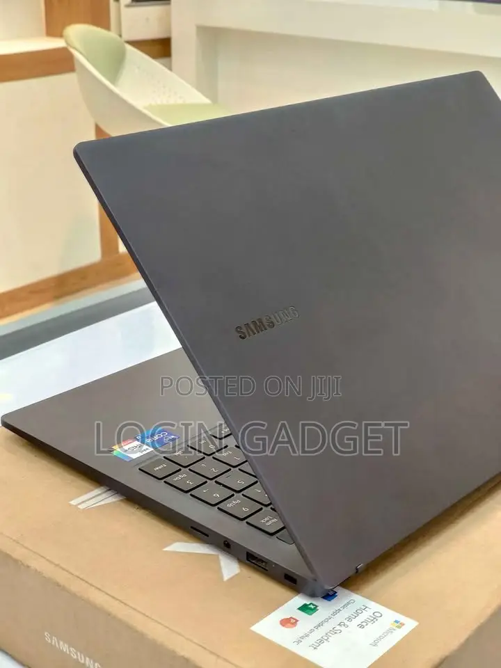 Laptop Samsung Galaxy Book4 16GB Intel Core I7 SSD 512GB