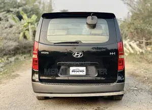 Photo - Hyundai H1 2.4 GLS 2011 Black