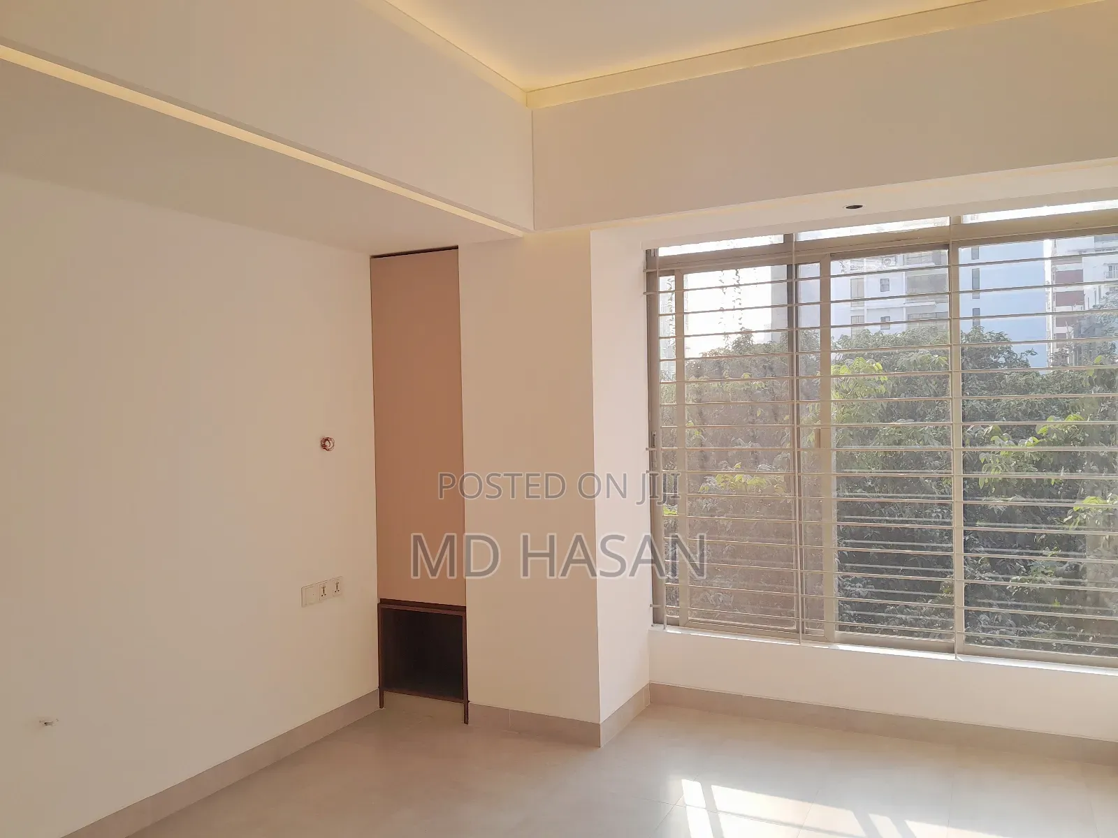 4bdrm Apartment in Semi Furnished Flat for rent
