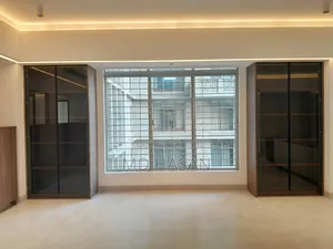 4bdrm Apartment in Semi Furnished Flat for rent