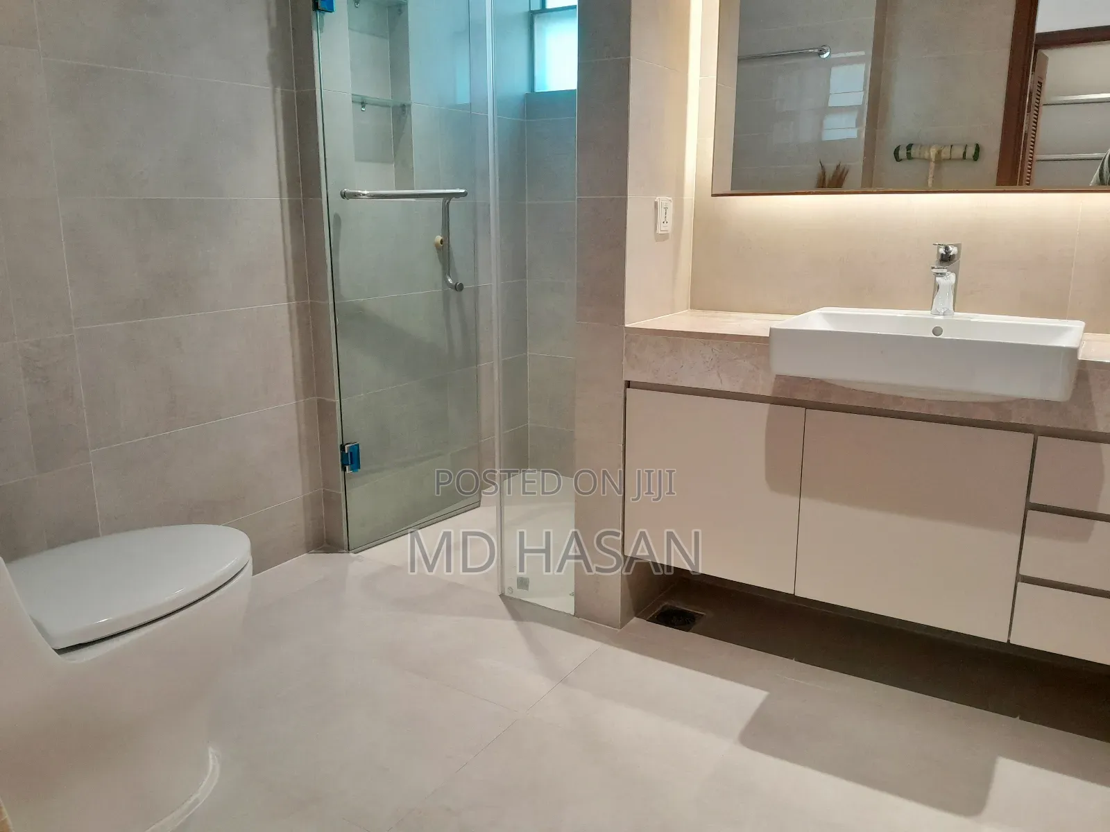 4bdrm Apartment in Semi Furnished Flat for rent