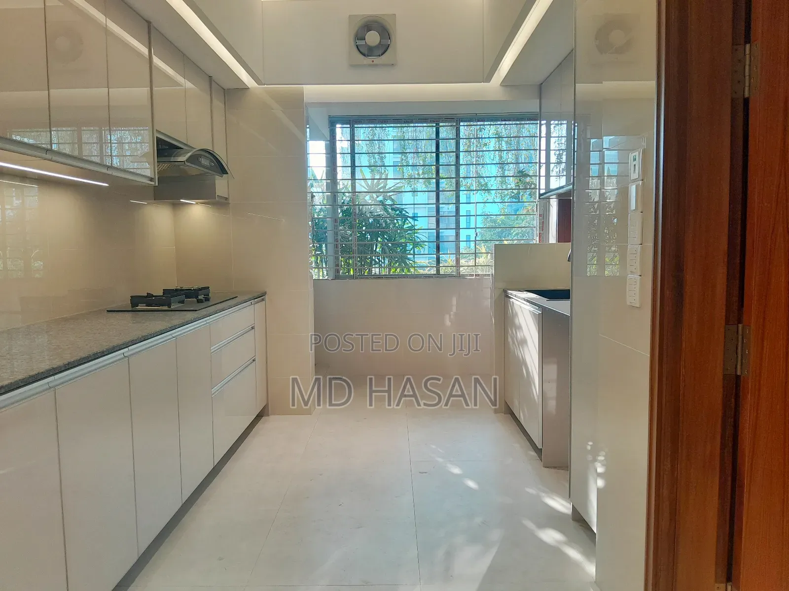 4bdrm Apartment in Semi Furnished Flat for rent