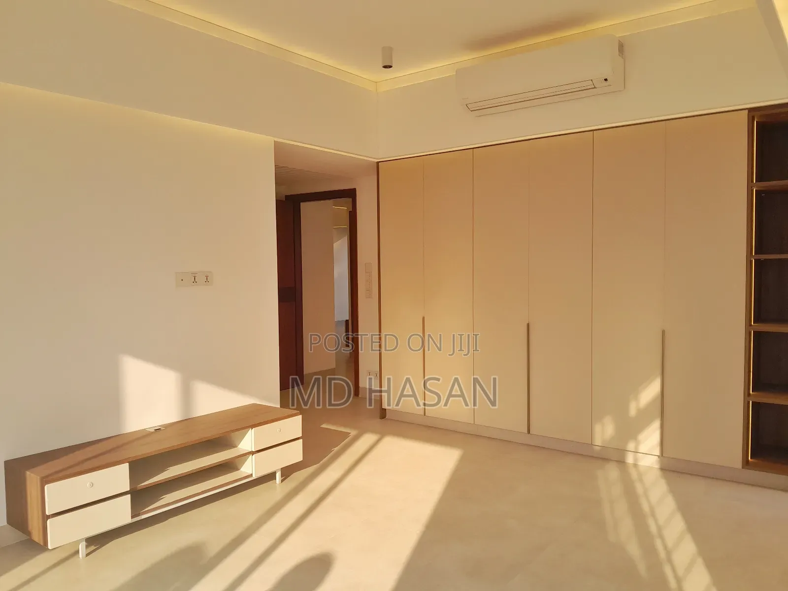 4bdrm Apartment in Semi Furnished Flat for rent