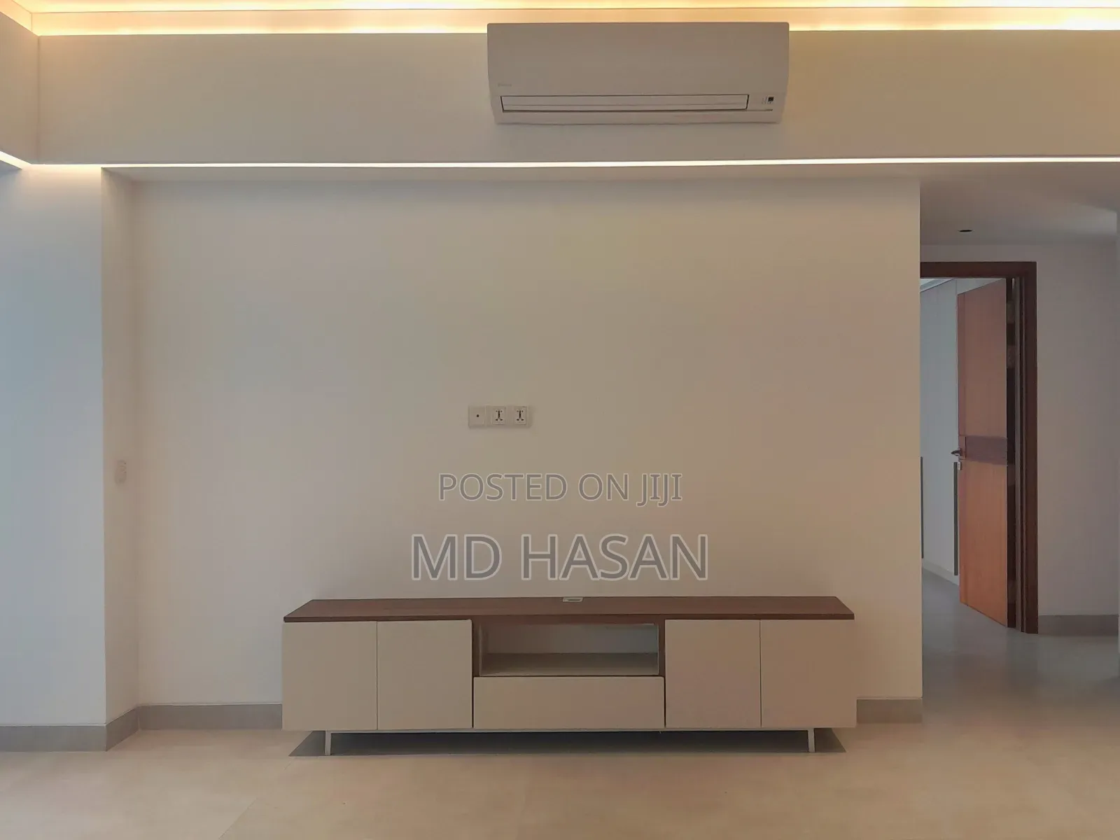 4bdrm Apartment in Semi Furnished Flat for rent