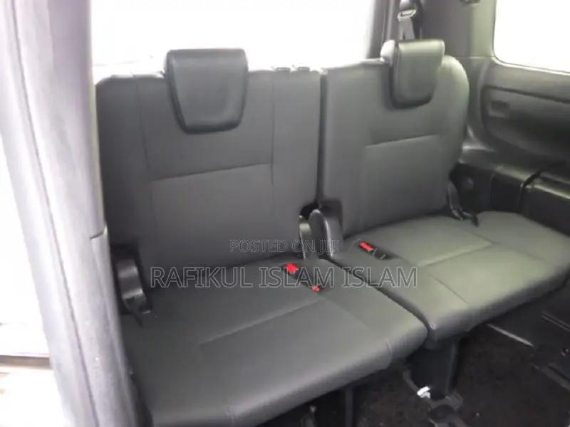 Toyota Esquire 2020 Pearl