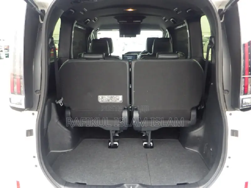 Toyota Esquire 2020 Pearl