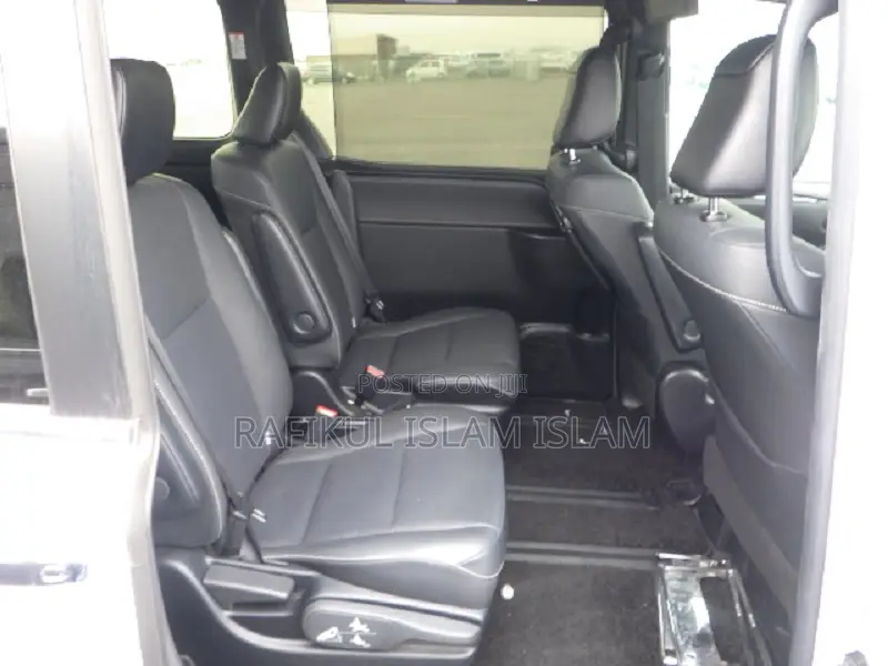 Toyota Esquire 2020 Pearl