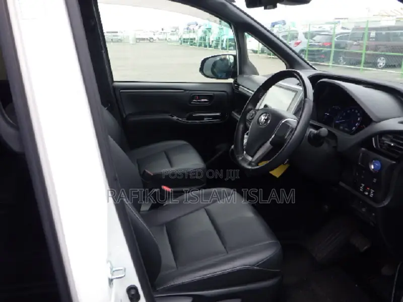 Toyota Esquire 2020 Pearl