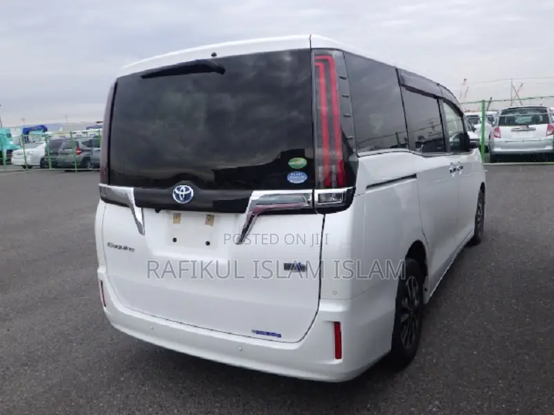 Toyota Esquire 2020 Pearl