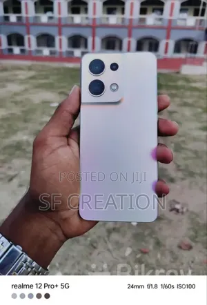 Photo - Oppo Reno8 5G 128 GB Gold