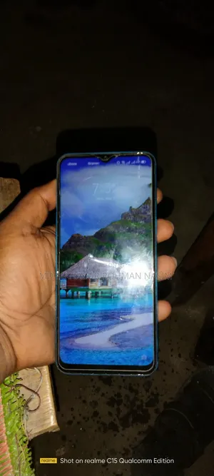 Photo - Realme C3 32 GB Blue