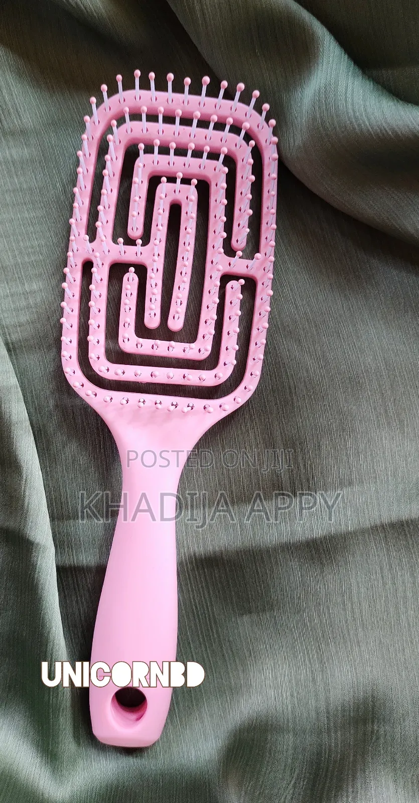 Detangling Hair Brushes for Women, Curved Detangling Brush