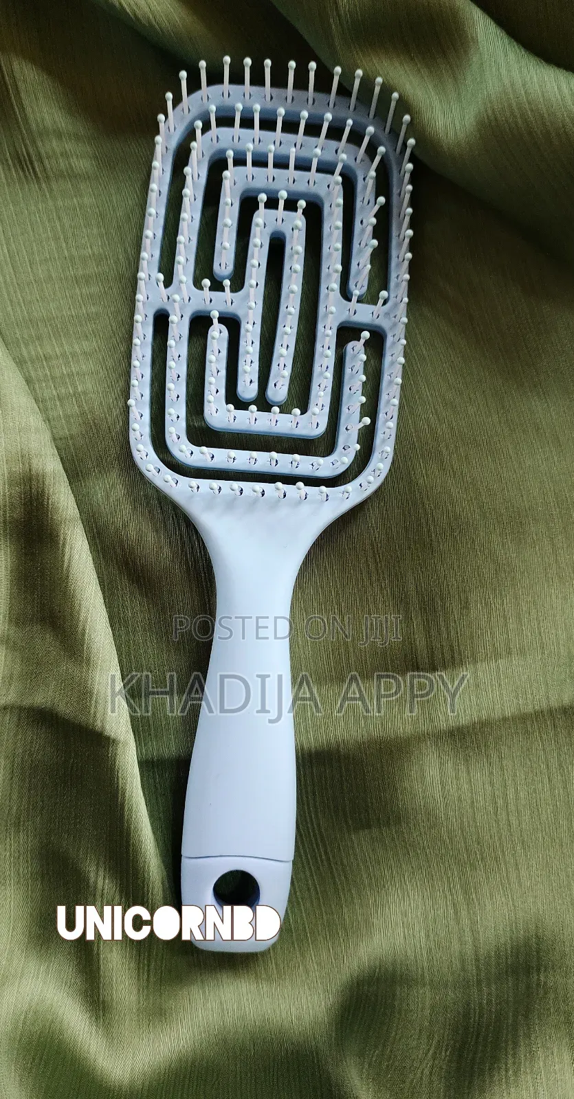 Detangling Hair Brushes for Women, Curved Detangling Brush