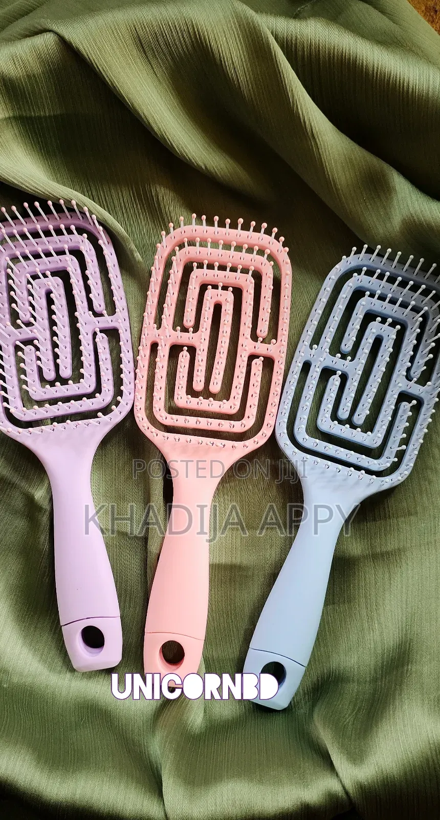 Detangling Hair Brushes for Women, Curved Detangling Brush