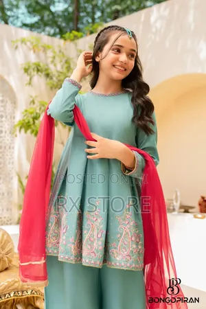 Photo - Diamond Georgette Three Piece