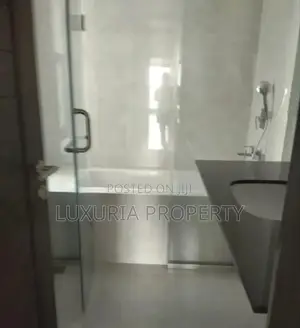 4bdrm Apartment in Semi Furnished for rent