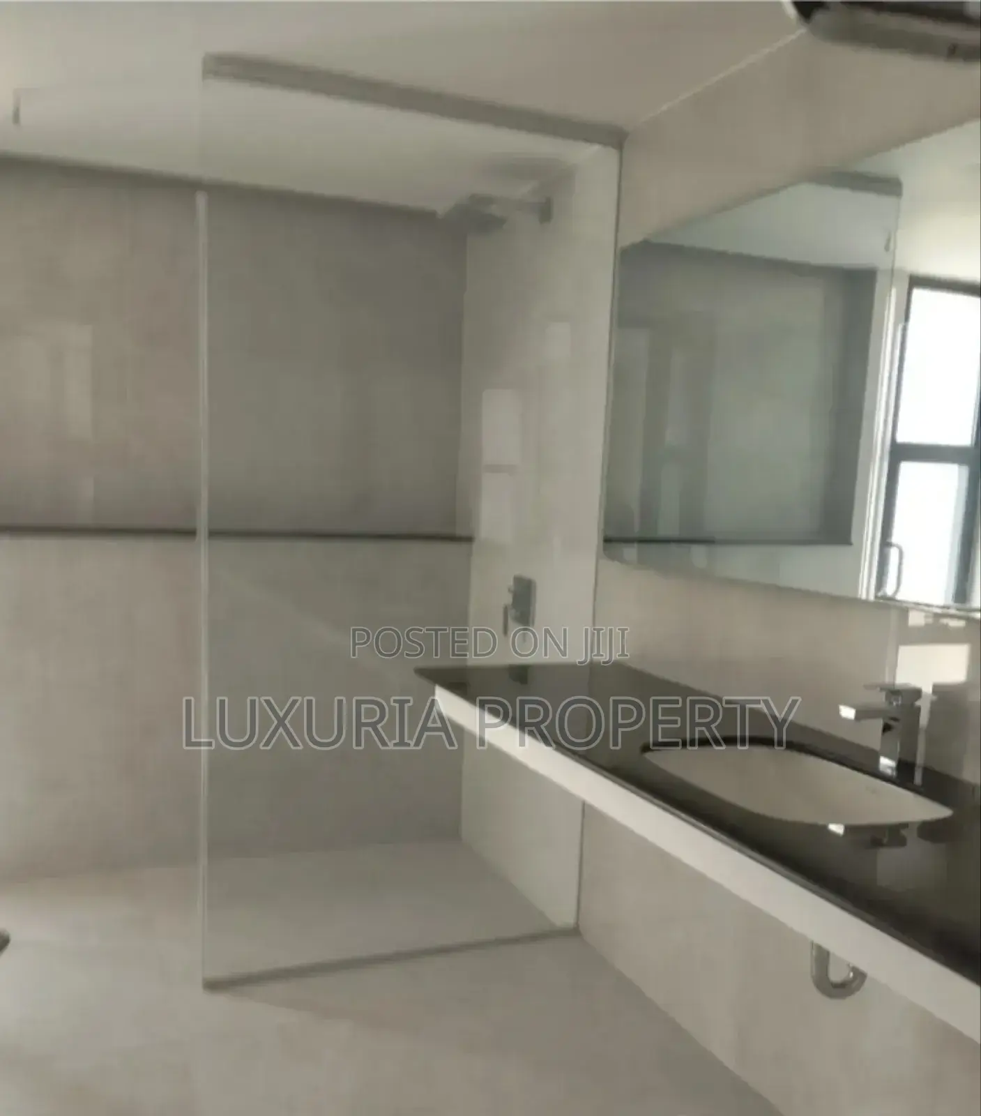 4bdrm Apartment in Semi Furnished for rent