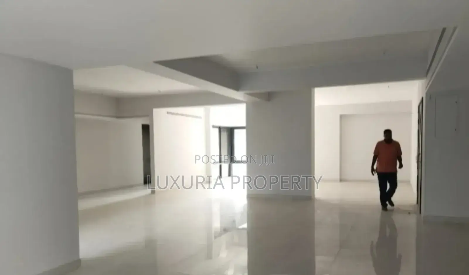 4bdrm Apartment in Semi Furnished for rent