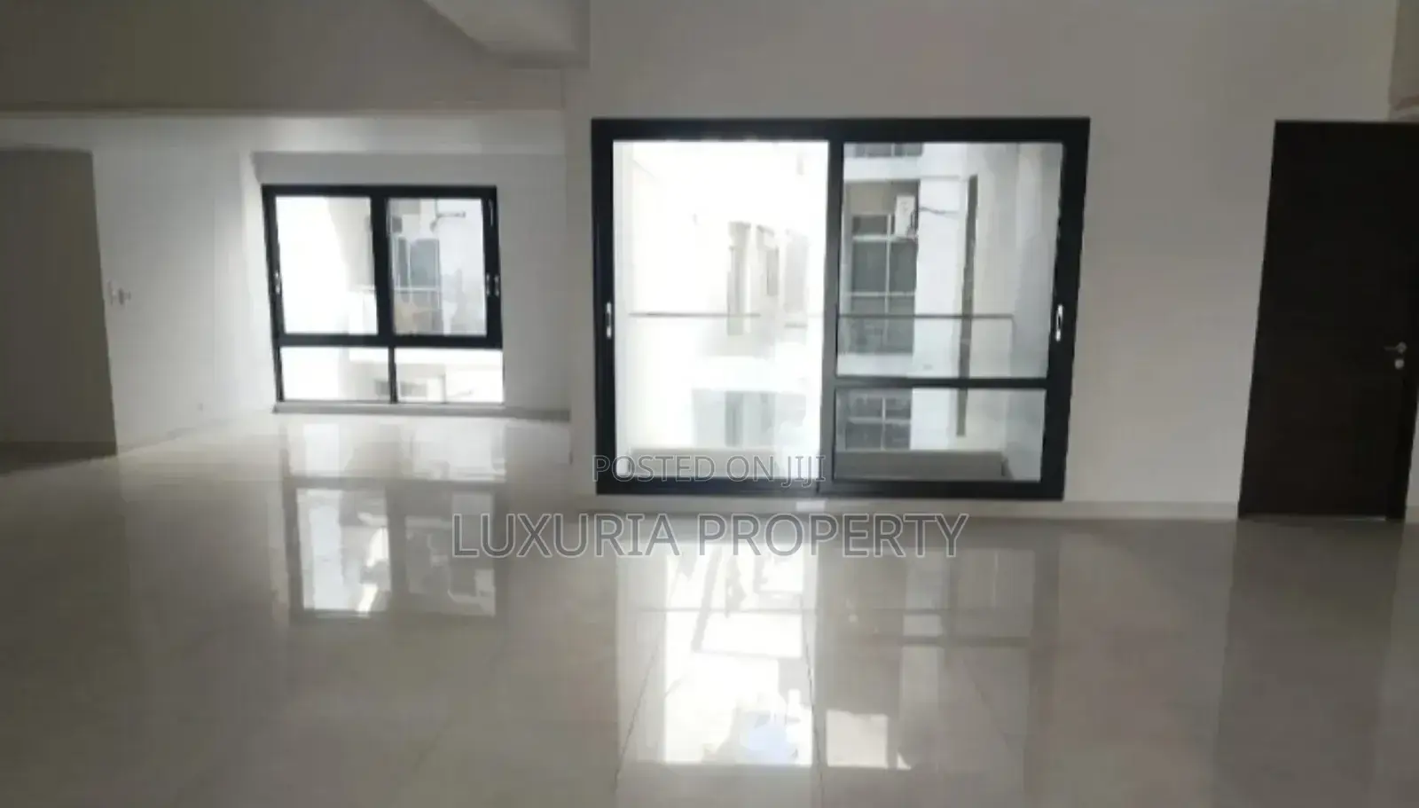 4bdrm Apartment in Semi Furnished for rent