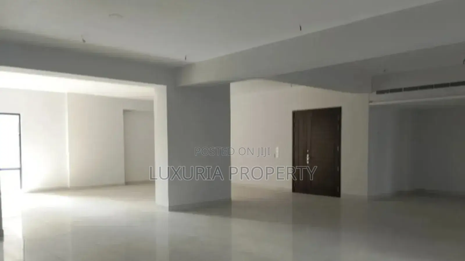 4bdrm Apartment in Semi Furnished for rent
