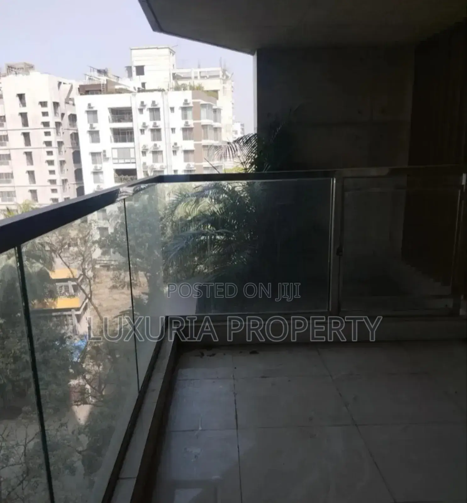 4bdrm Apartment in Semi Furnished for rent
