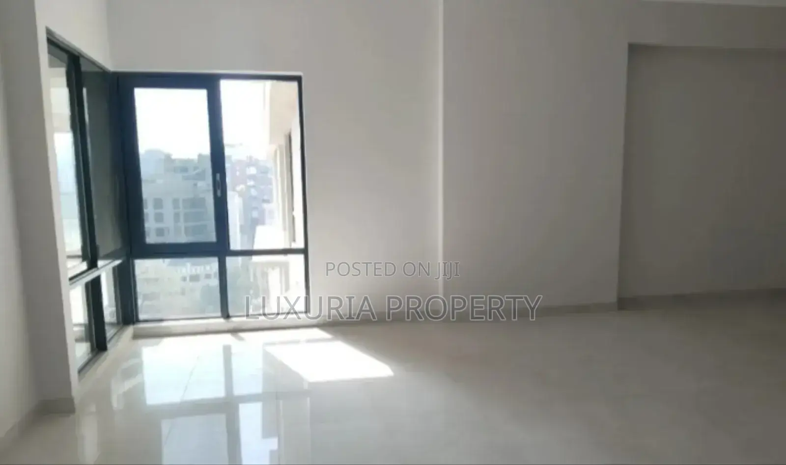 4bdrm Apartment in Semi Furnished for rent
