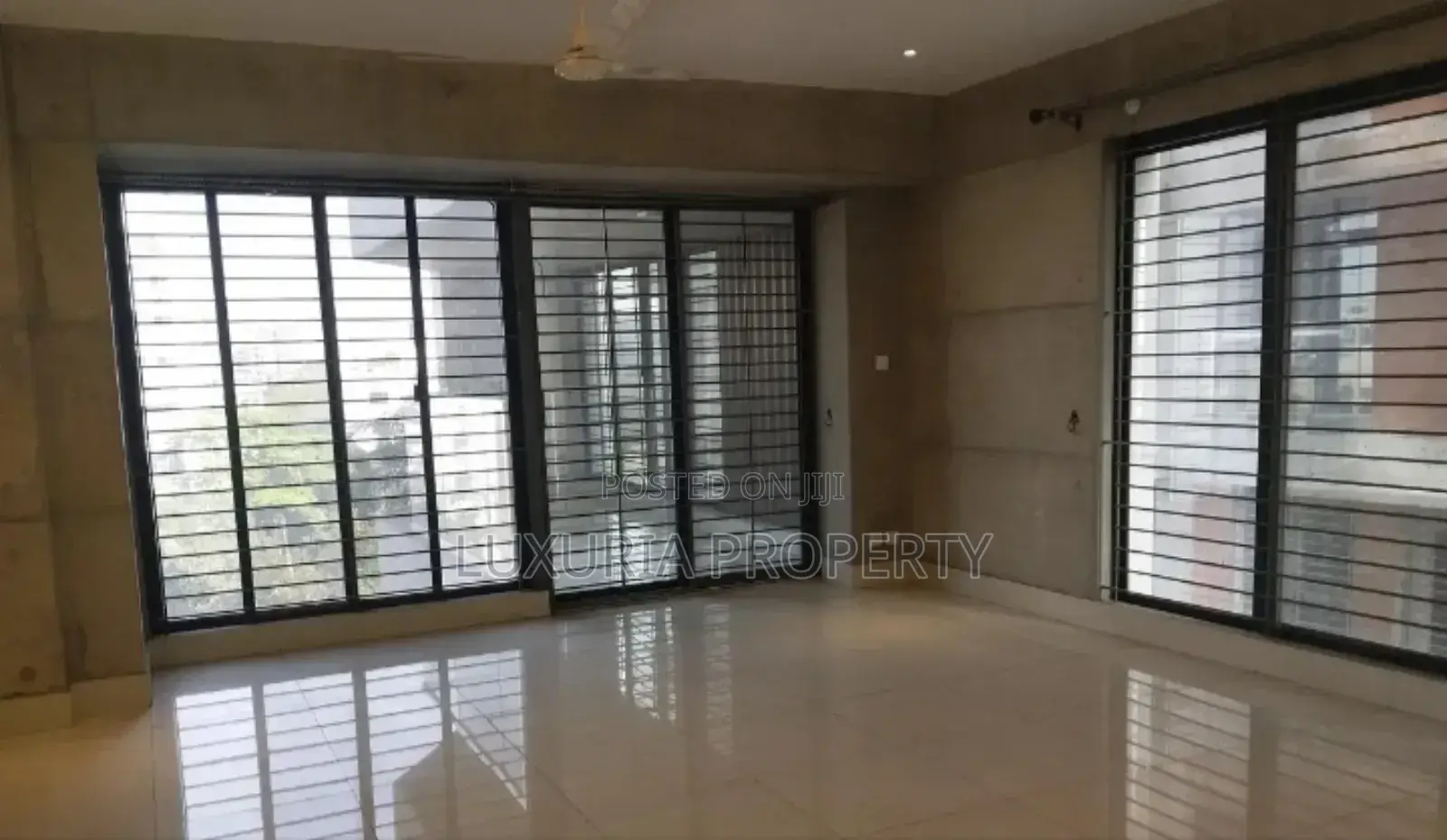 4bdrm Apartment in Semi Furnished for rent
