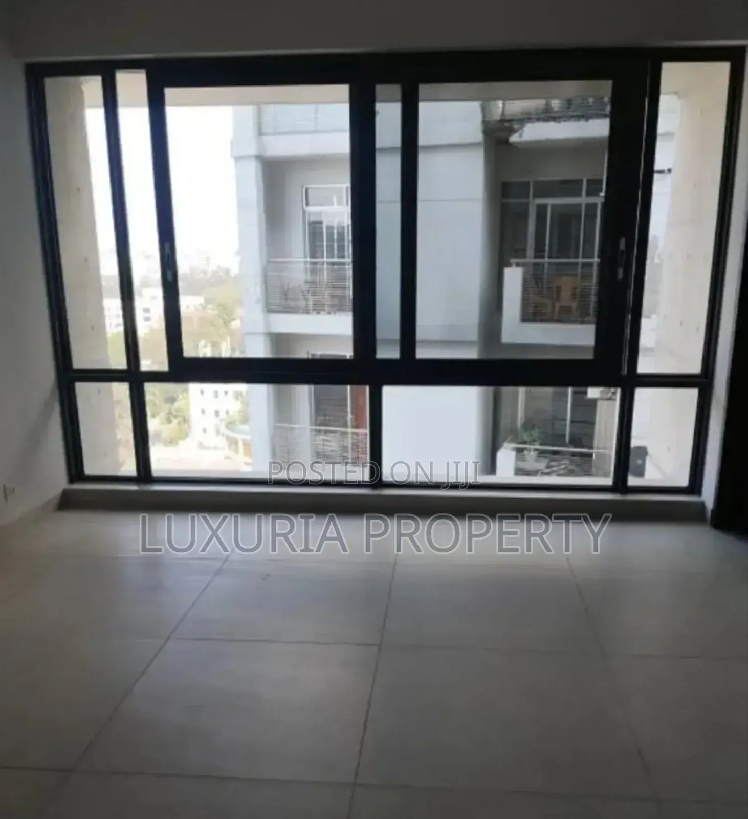 4bdrm Apartment in Semi Furnished for rent